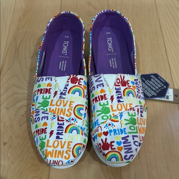 Toms Rainbow Pride Shoes size 9 - Picture 2 of 8
